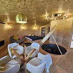 Logis Crozas Le Mousseron Orientable 3*